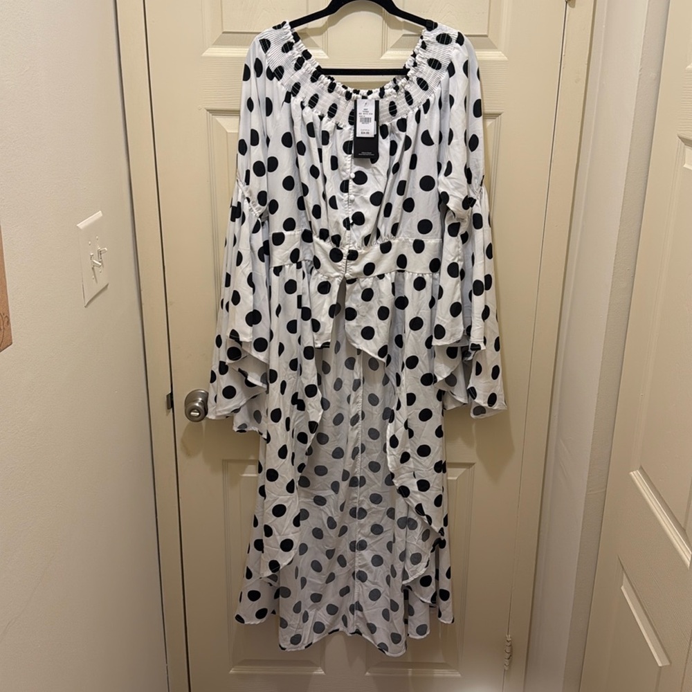 Long top to pair with jeanss, skirts, or tights.